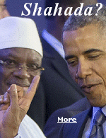 At the 2014 U.S.-African Leaders Summit in Washington, President Obama appears to be flashing the one-finger affirmation of Islamic faith to dozens of African delegates. Does he know what he is doing?